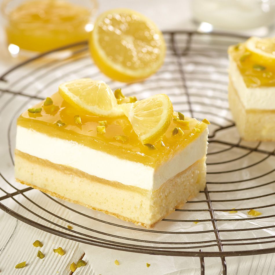 Zitronen-Schnitte mit heller Rührmasse