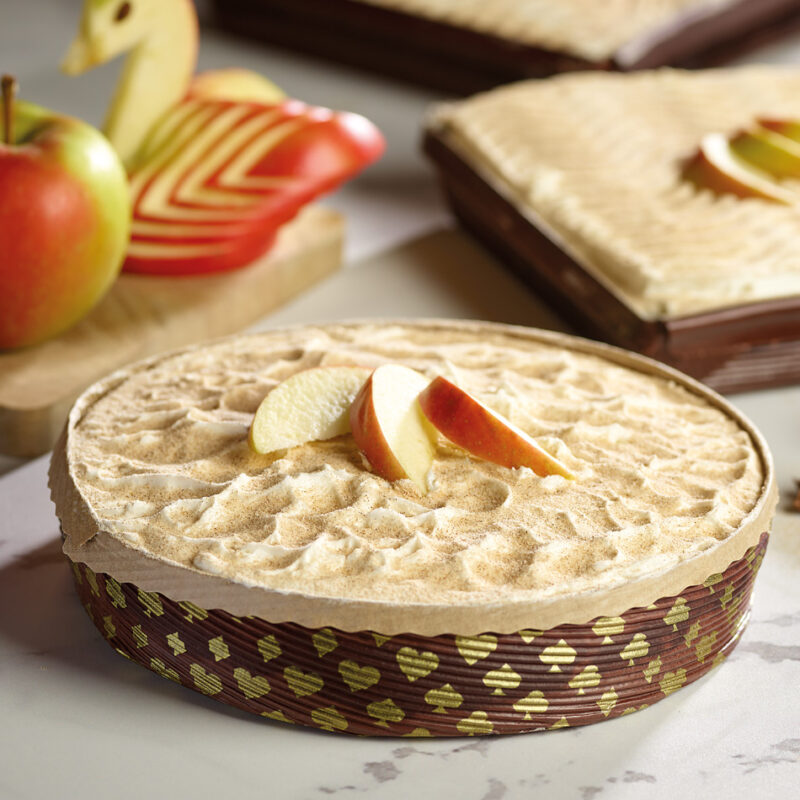 Apfel-Zimt Kuchen in einer praktischen runden Papierbackform